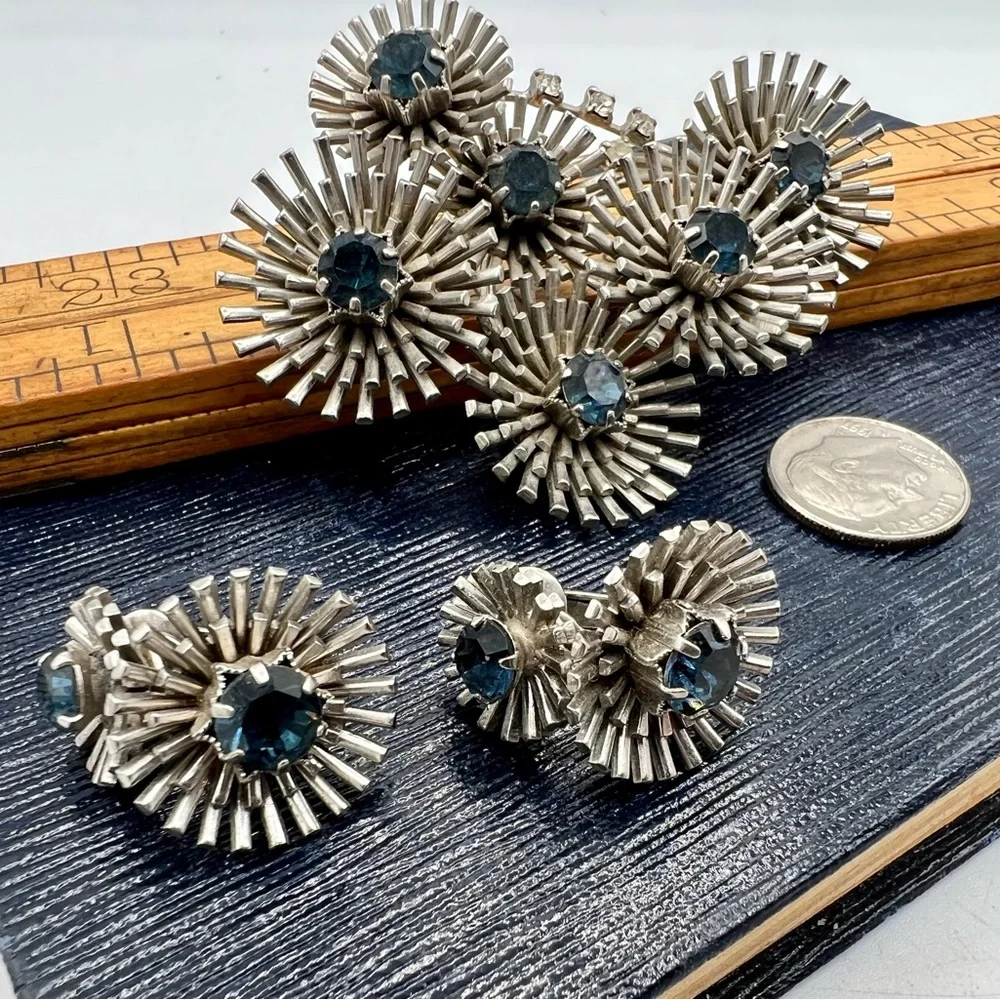 Vintage silver tone circle burst brooch & earrings set blue rhinestones